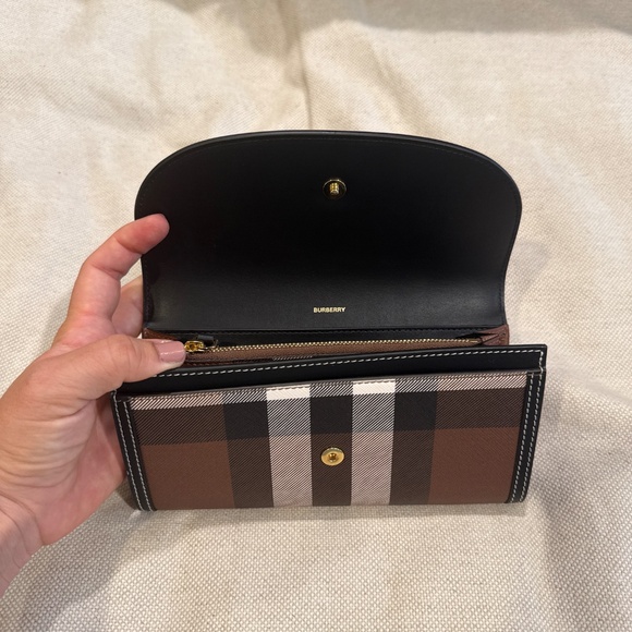 BRAND NEW, NEVER USED! Burberry Check Continental Wallet - Picture 2 of 11